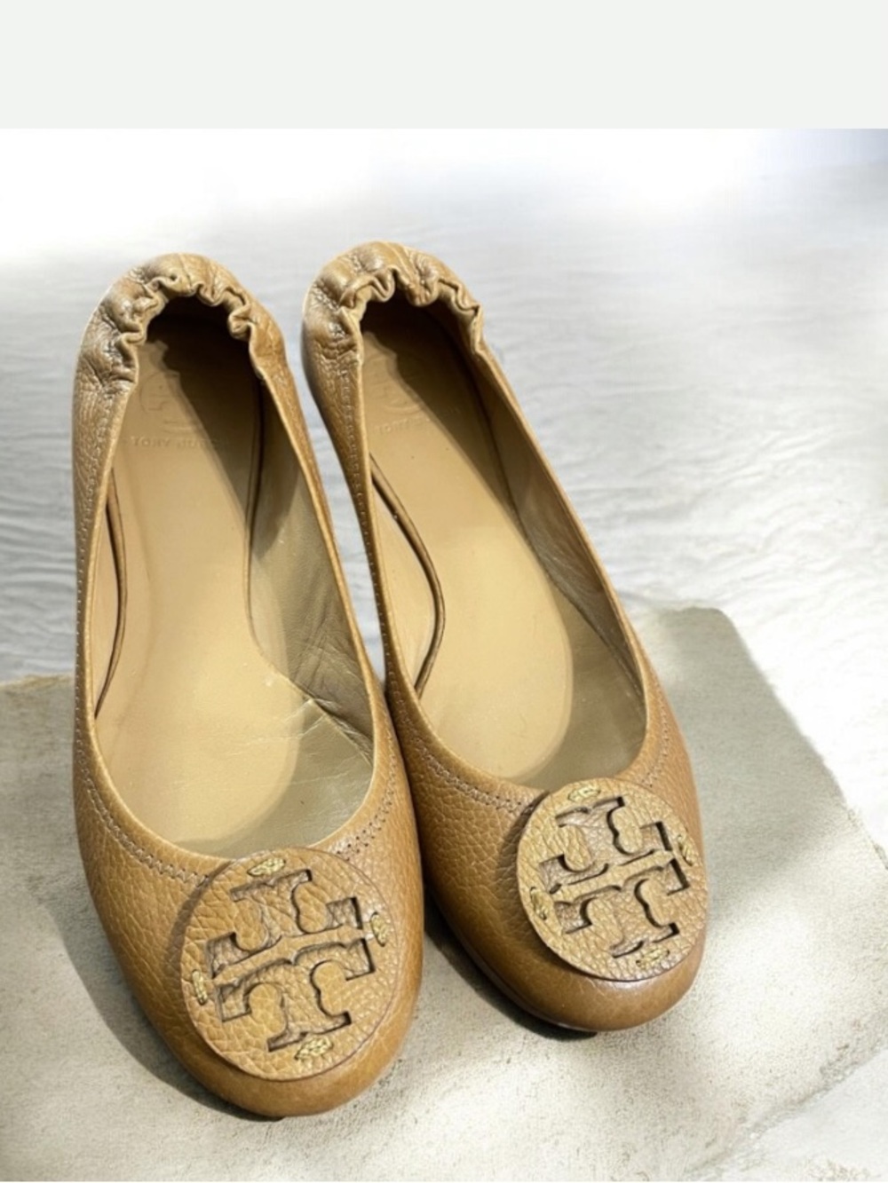 Tory Burch Iconic Logo Reve Tumbled  Leather Flat Size 11